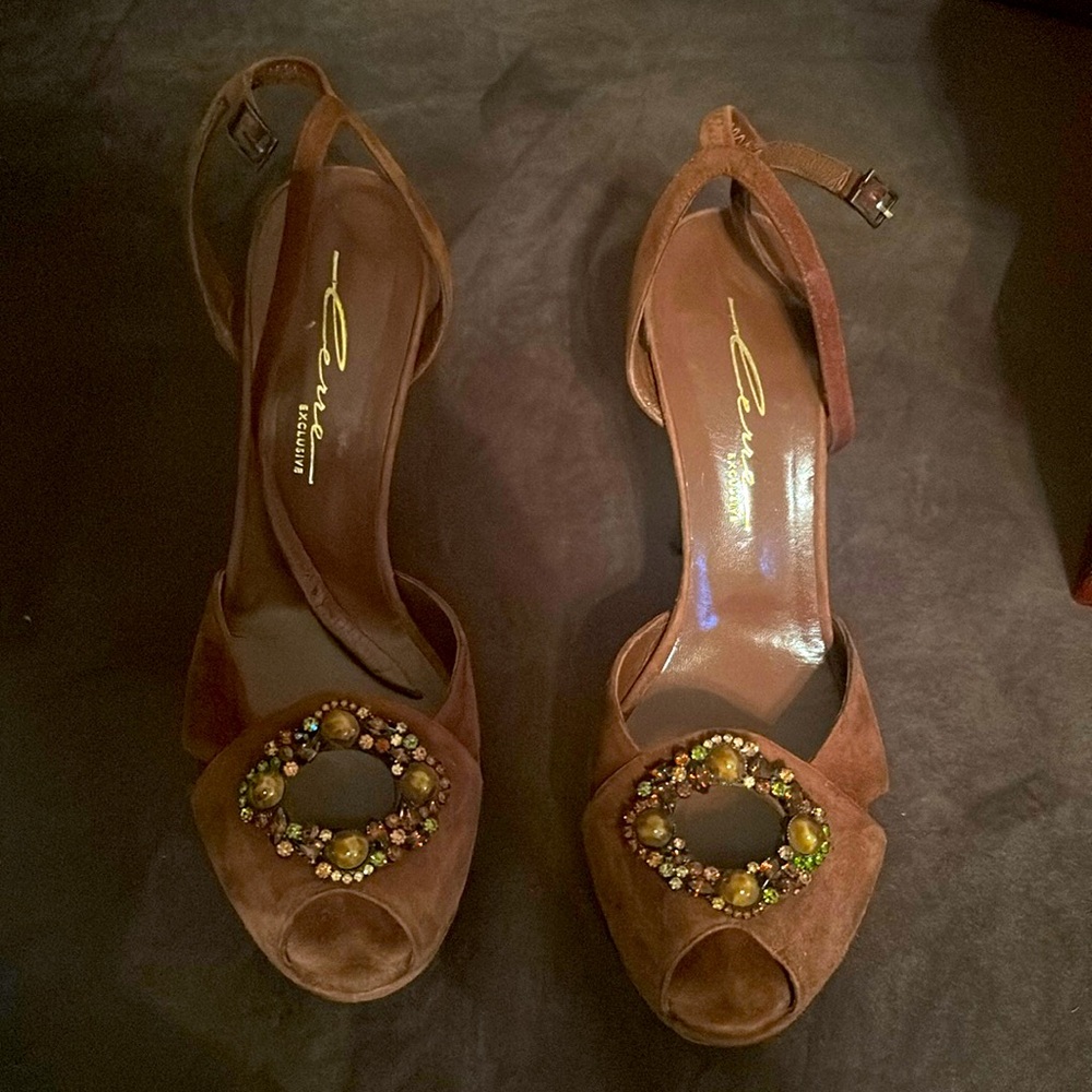 Elegant Brown High-Heeled Sandals with Peep-Toe